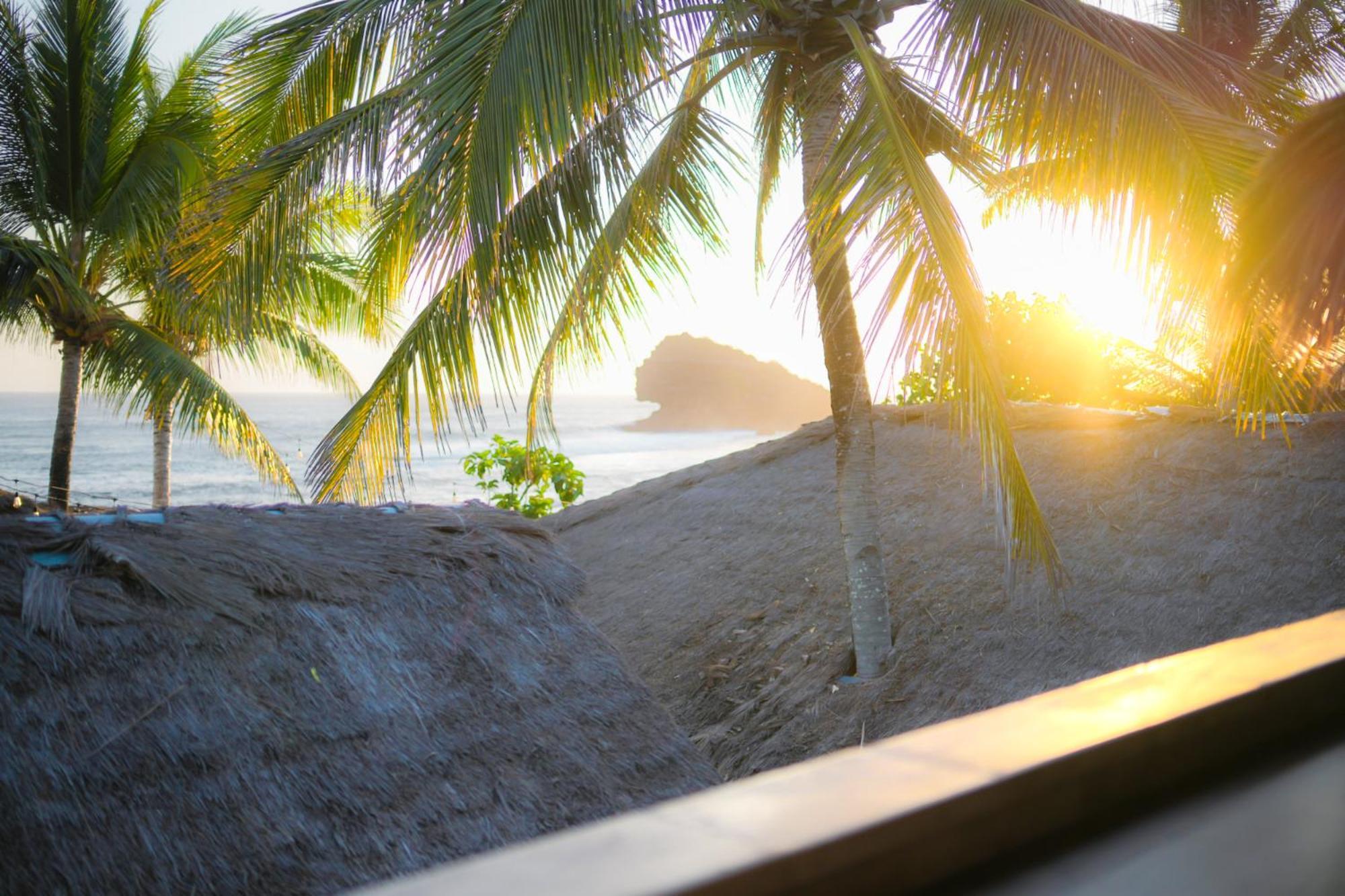 Istana Ombak Eco Resort Pacitan Exterior foto